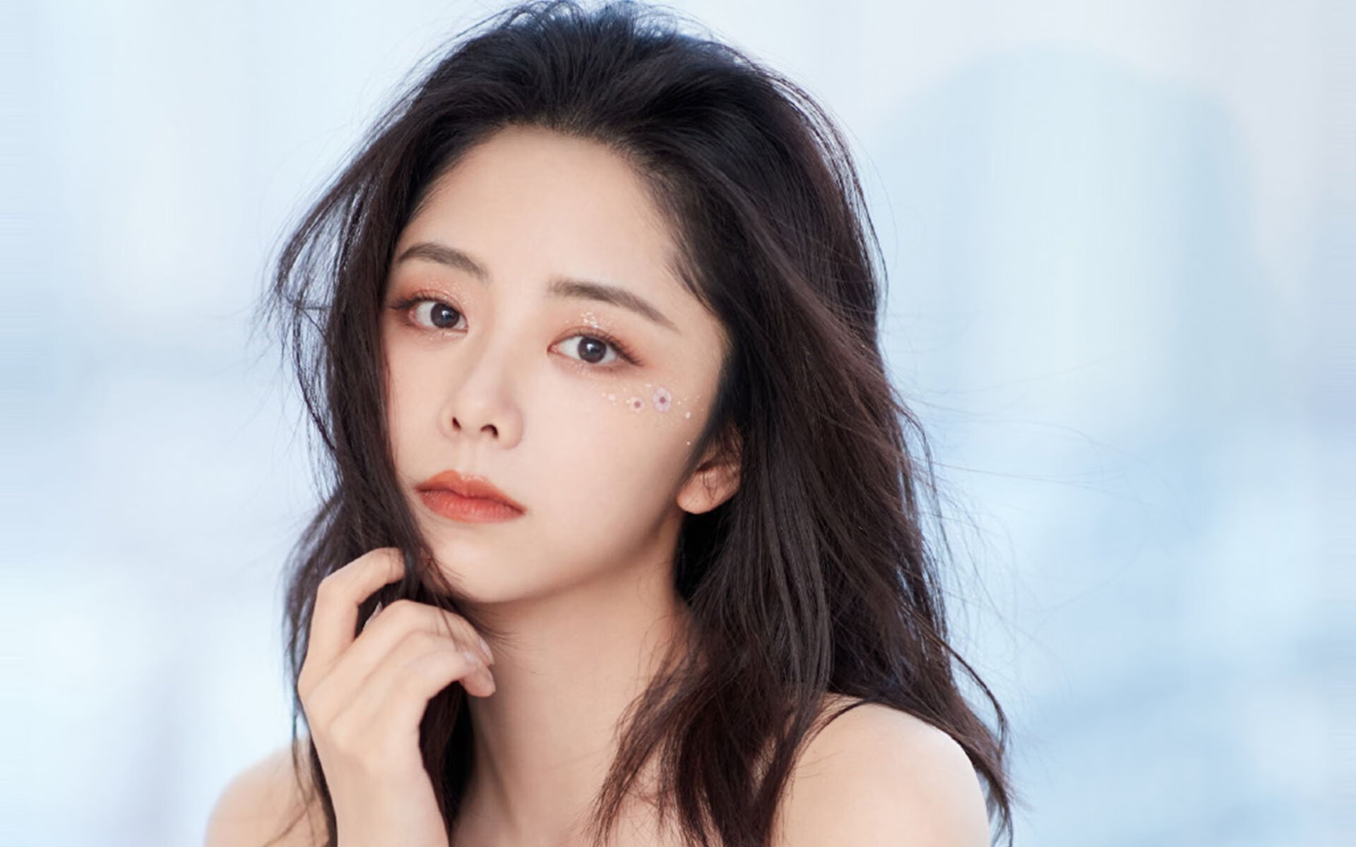 张某在女足比赛中表现出色，成为焦点，张某在足球世界杯期间参加下列活动